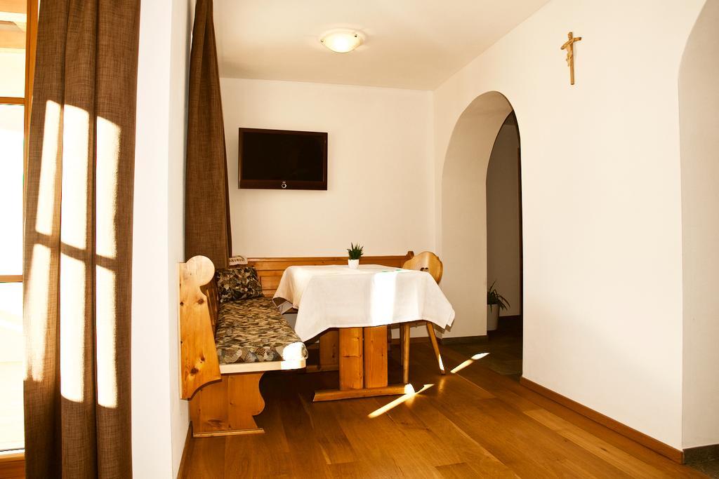 Putzerhof Aparthotel Funes  Ngoại thất bức ảnh